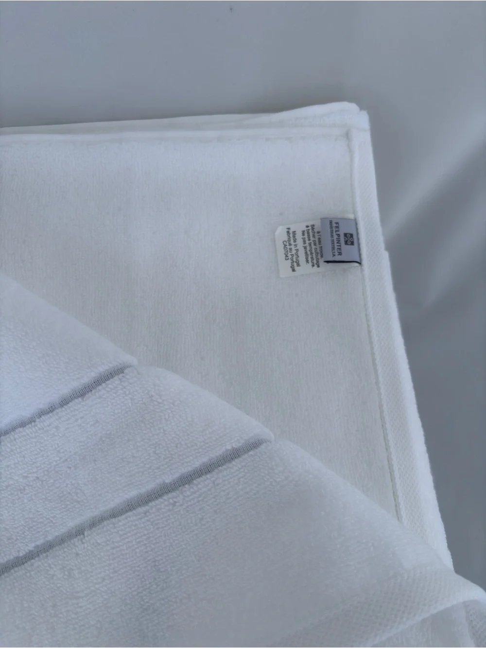 NWT 4Pc Felpinter Portugal White Luxury Bath Towels Blue Grey Embroidered Line